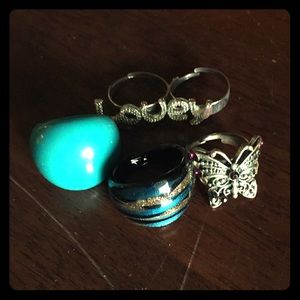 💕 Set of 4 Rings. Size 8